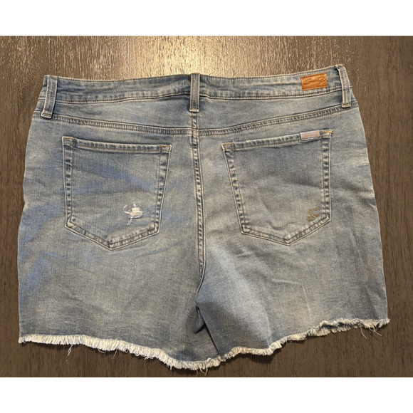 SEVEN7 WOMENS 5" FRAY HEM HIGH RISE DENIM STAR BLING WEEKEND SHORT SIZE 16 - Picture 2 of 9